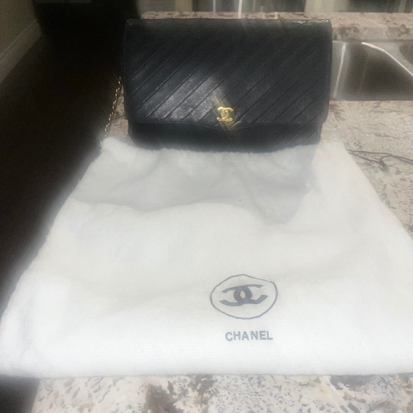 CHANEL Handbags - Vintage Chanel Diagonal Flap Bag.